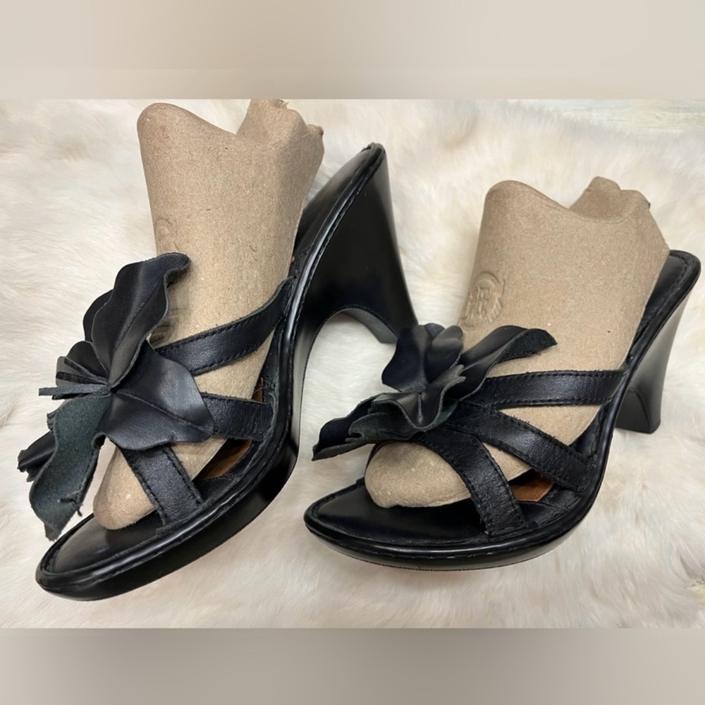 Born leather black slip on flower sandals size 9.5
